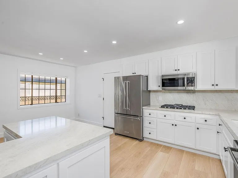 1314 Glenavon Ave — Photo 11