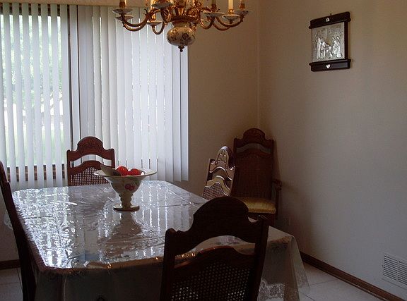 5th image of 706 Berkshire Ct