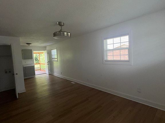 2nd image of 1500 Taft St