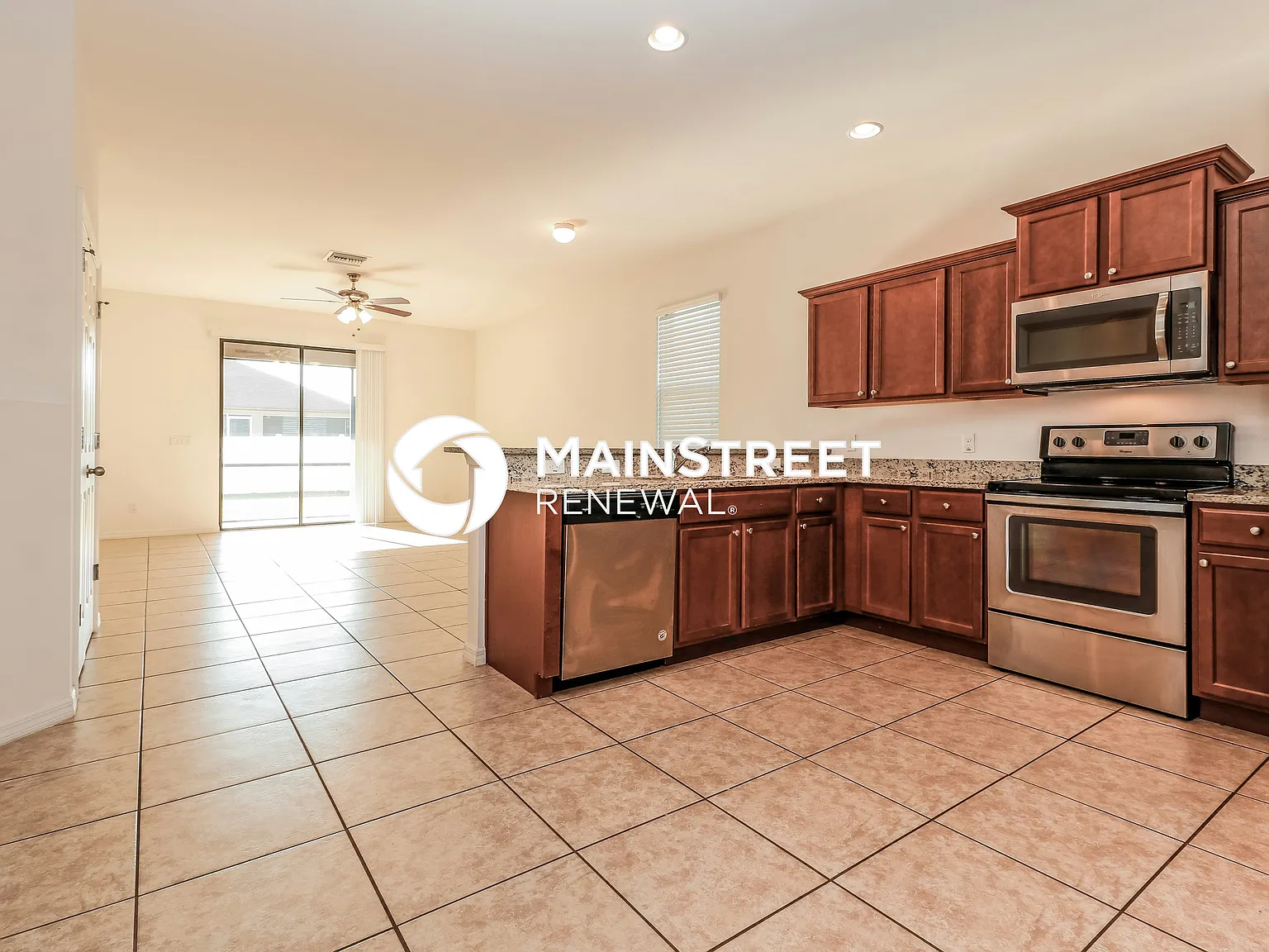 1402 SW 18th Pl — Photo 4