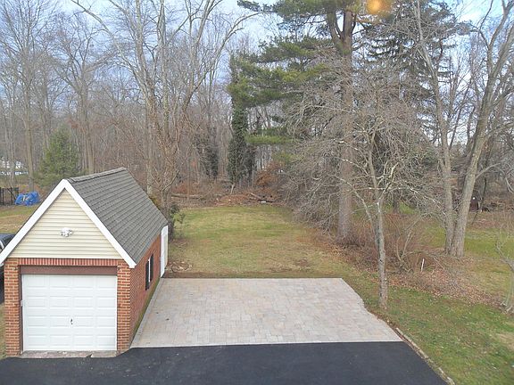 4th image of 121 Cathedral Ave
