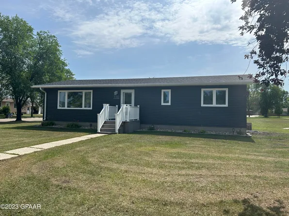 770 E 9th St, Grafton, ND 58237