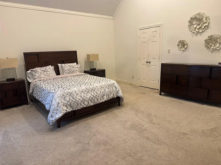 5622 Dolores St — Photo 14