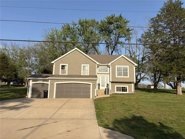 7309 NW Locust Dr, Kansas City, MO 64152