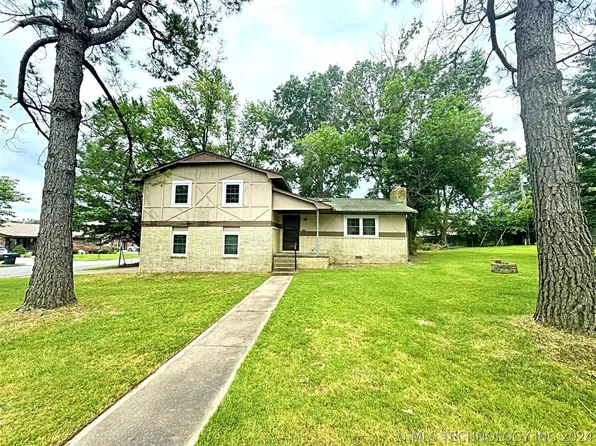 1204 Goingsnake St, Tahlequah, OK 74464