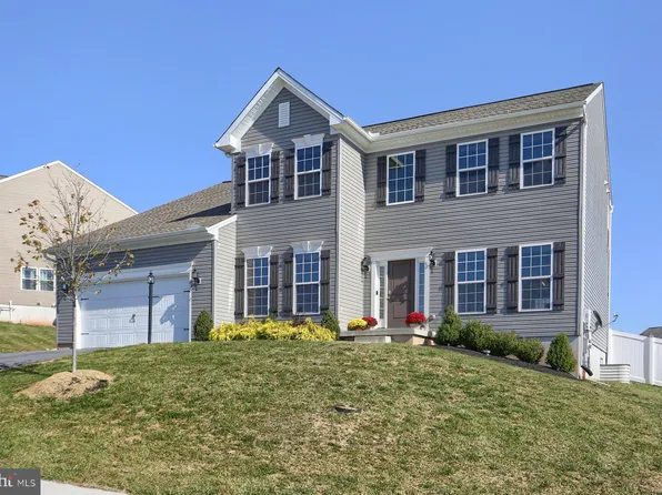 612 Royal Terrace Dr, Harrisburg, PA 17112