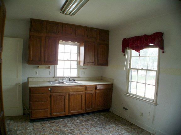 Big Kitchen with Dining Area