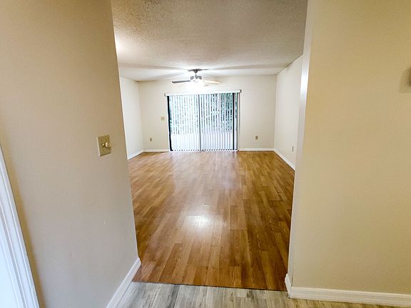 2nd image of 117 Crown Point Cir #117
