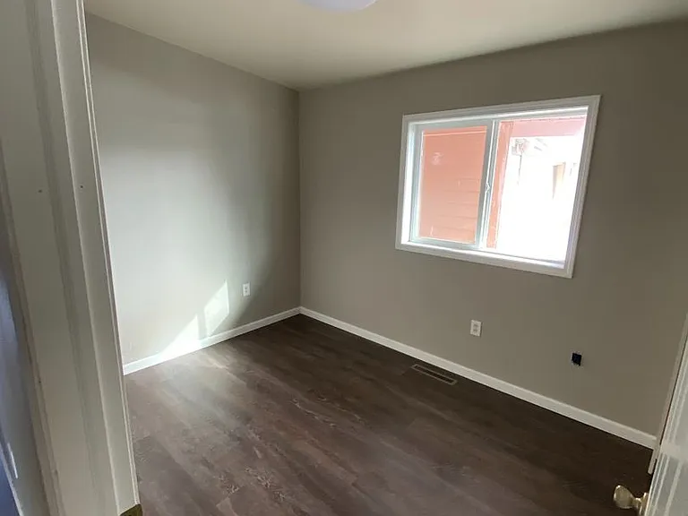 1583 Harrington Loop — Photo 3
