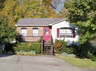 1015 Phillip Drew Dr, Johnson City, TN 37604