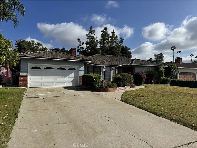 833 Hugo Reid Dr — Photo 2