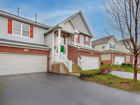 323 Ridge Rd, North Aurora, IL 60542