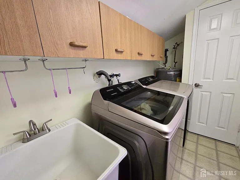 8 Glastonbury Dr — Photo 27