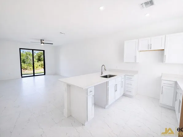 1045 Jaguar Blvd, Lehigh Acres, FL 33974