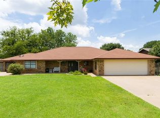 4022 Apache Trail Ct, Granbury, TX 76048