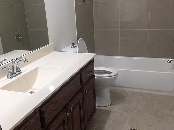 4th image of 700 Redbird Dr #704