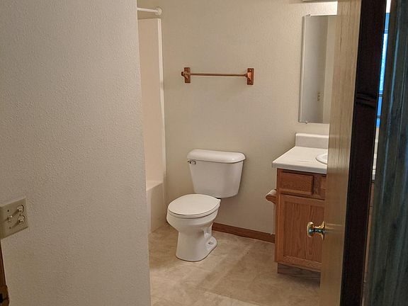 3rd image of 1670 Wedgewood Dr #204