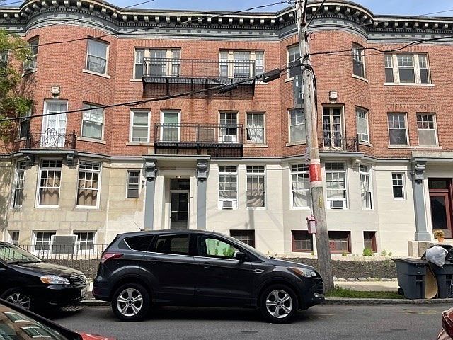 1st image of 39 Strathmore Rd APT 2