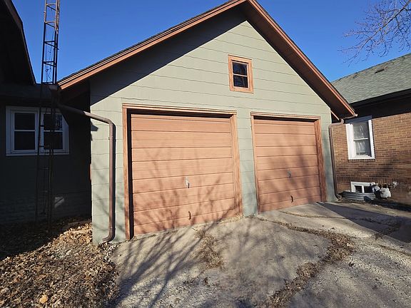 3rd image of 595 W Bridge St