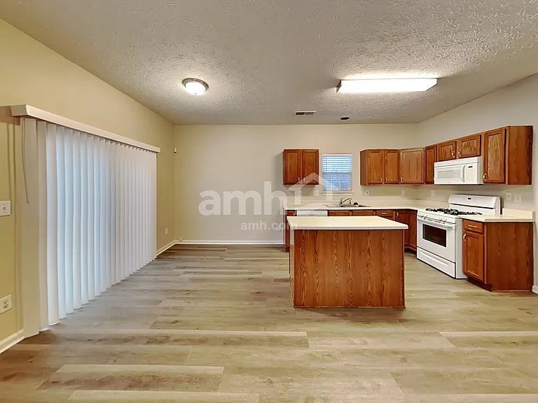 501 Gables Ct — Photo 3