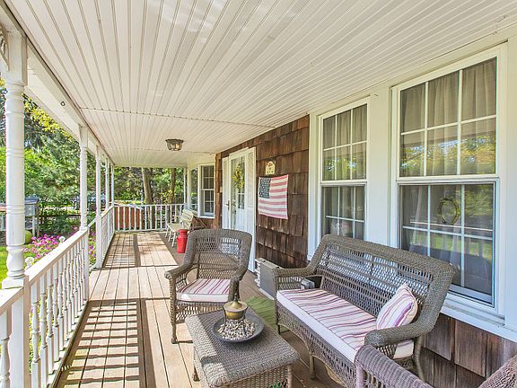 3rd image of 98 Snedecor Ave