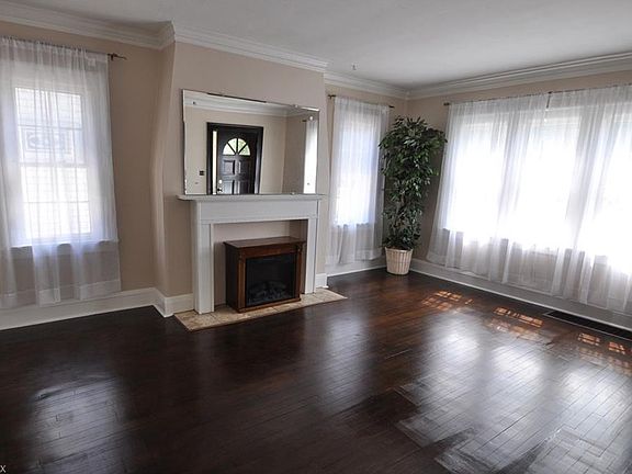 3rd image of 17320 Laverne Ave