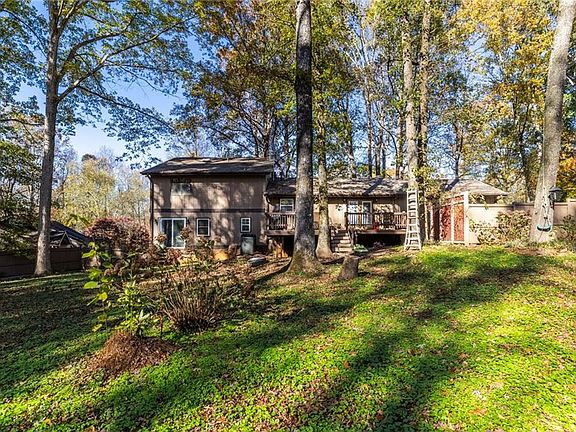 2nd image of 2272 Stag Run