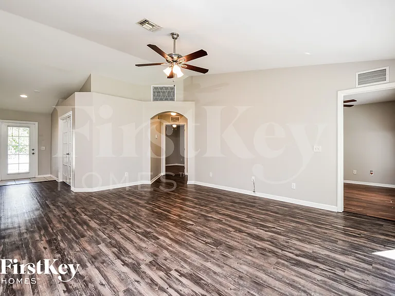 218 Manatee St — Photo 2