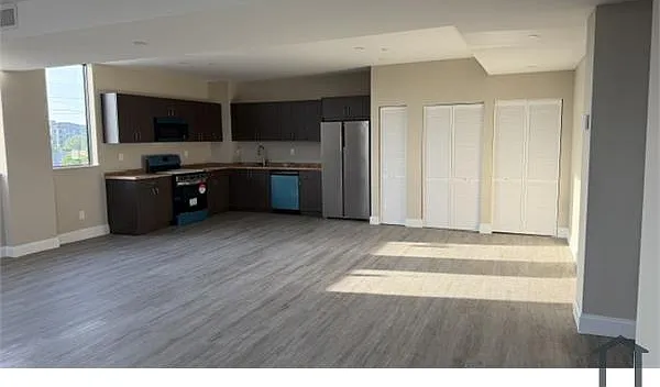 2 bed, 1000 sqft, $2,300 — Photo 2
