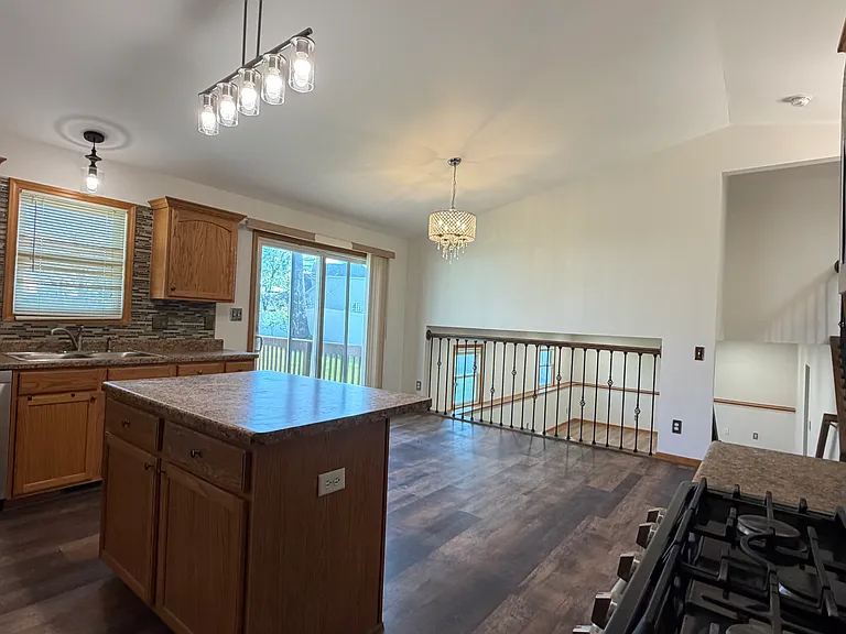 6387 Amanda Dr — Photo 4