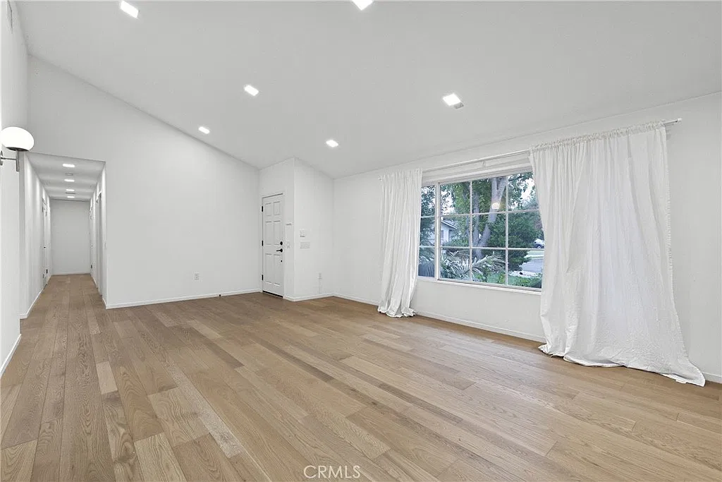 4 bed, 2350 sqft, $5,500 — Photo 4