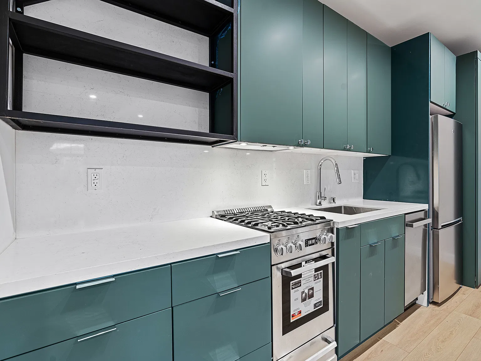 2 bed, 600 sqft, $3,450 — Photo 1