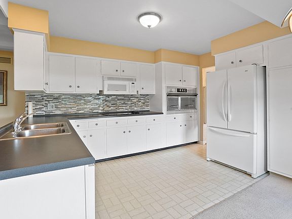 3rd image of 2511 W 58th Pl