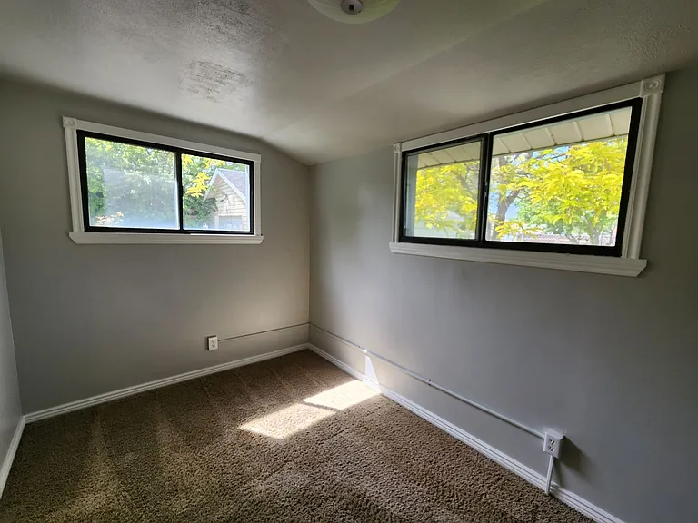 1306 W Gillespie Ave — Photo 5