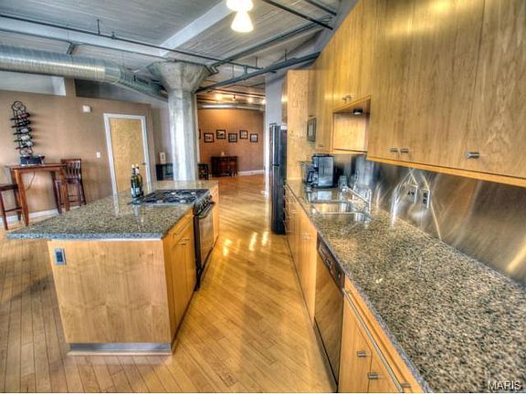 3rd image of 1619-1623 Washington Ave #503