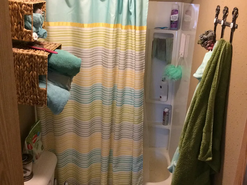 Bath with tub