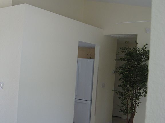 4th image of 1385 Longbow Ave