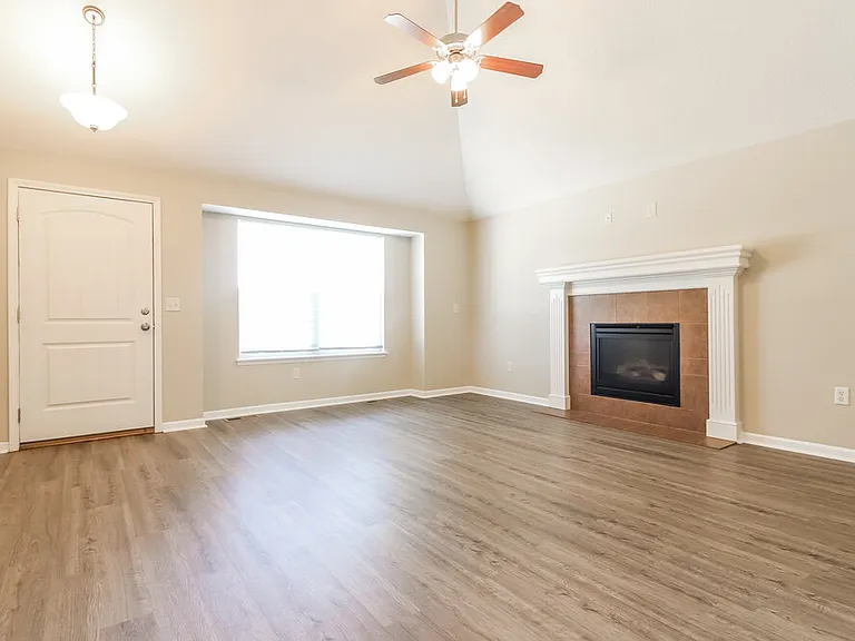 702 Hibiscus Cir — Photo 4