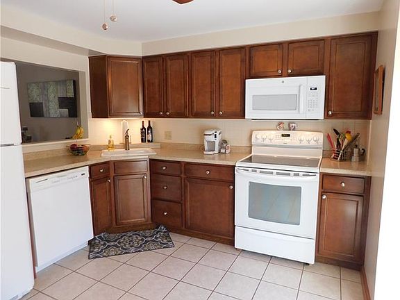 2nd image of 475 Shadywood Dr