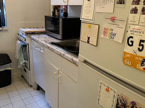 208 East 28th Street image 11 of 28