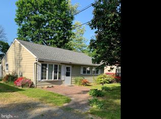 106 Theresa St, Ewing, NJ 08618