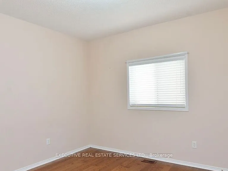 11 Midvale Rd — Photo 3