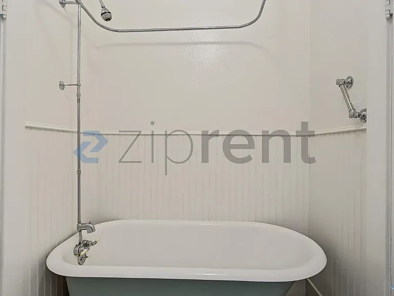 8057 SE Yamhill St — Photo 9