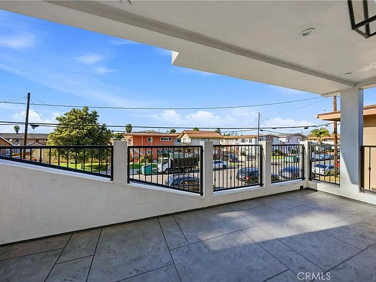 10538 La Reina Ave #4 — Photo 25