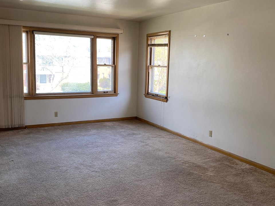 Living room/dining room combo