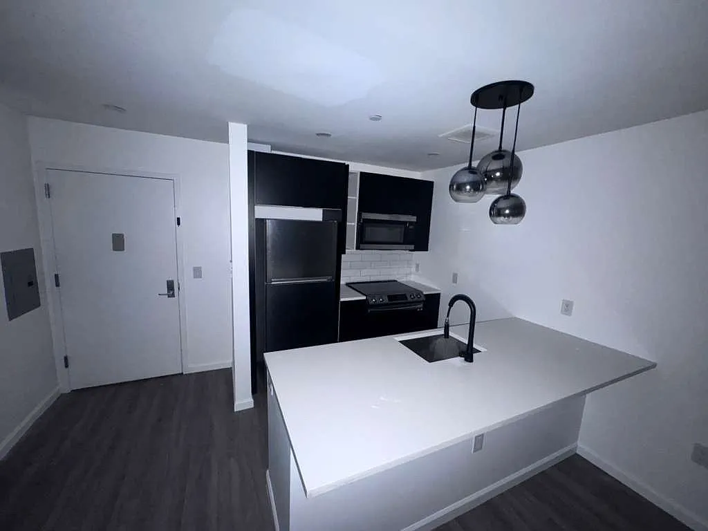 Building Photo - 555 Market St #4C