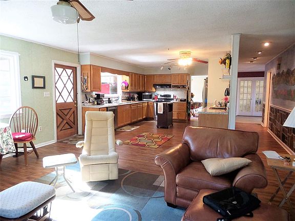 4th image of 431 Lucerne Dr