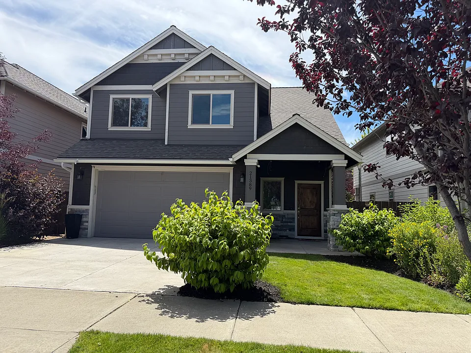 21389 Evelyn Pl
