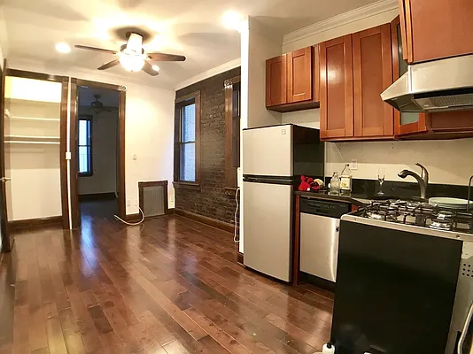 Rented by Kahen Properties | media 4