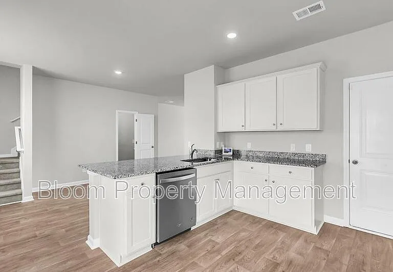 844 Lilyford Ln — Photo 15
